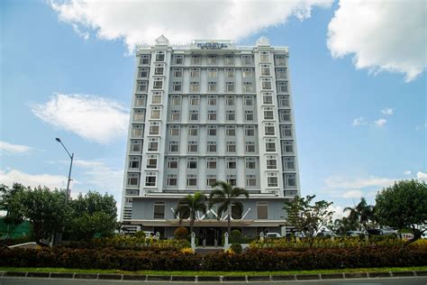 wyndham hotel mall of asia.